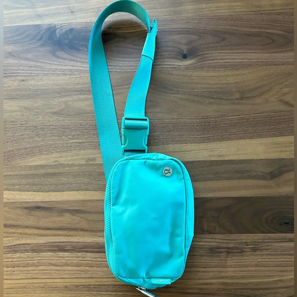 LULULEMON EVERYWHERE CROSSBODY BELT BAG EUC - Picture 5 of 9